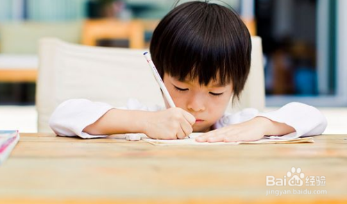 怎样让六岁多的孩子做作业更专心？