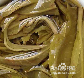 为什么普洱茶在冲泡时水面会出现白沫?