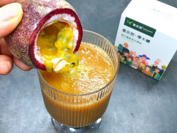 枇杷百香果汁饮品