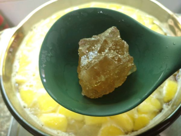 黄桃蔓越莓鲜银耳羹