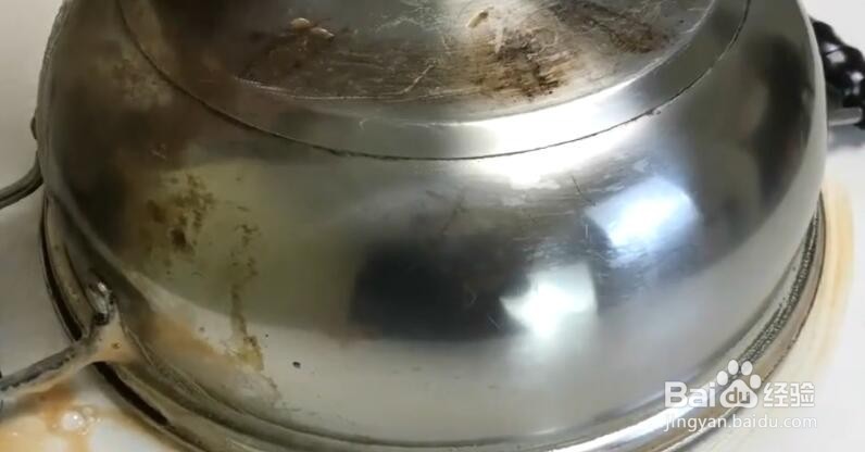 如何让不锈钢锅洁净如新？