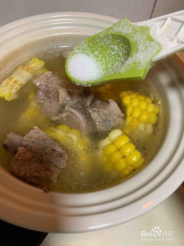 春季滋补靓玉米排骨汤的烹饪方法