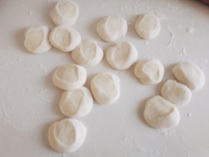 韭菜羊肉馅饺子的做法