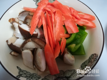 牛肉炒三蔬的做法