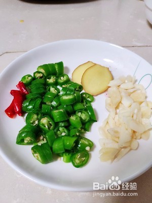 在家做爆炒螺蛳肉