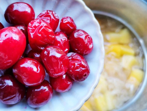 蔓越莓木瓜牛奶银耳羹