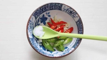 凉拌脆爽鲜黄瓜的做法