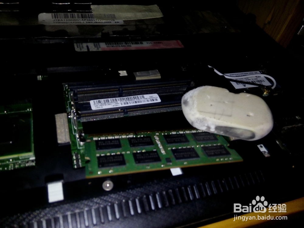 怎样安装笔记本电脑内存条