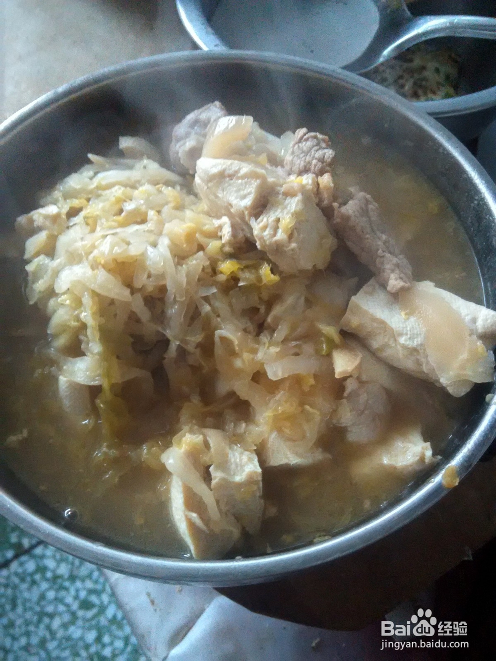 猪五花肉炖酸菜冻豆腐