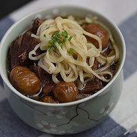 如何做出湖北年夜菜—板栗鸡汤水面？