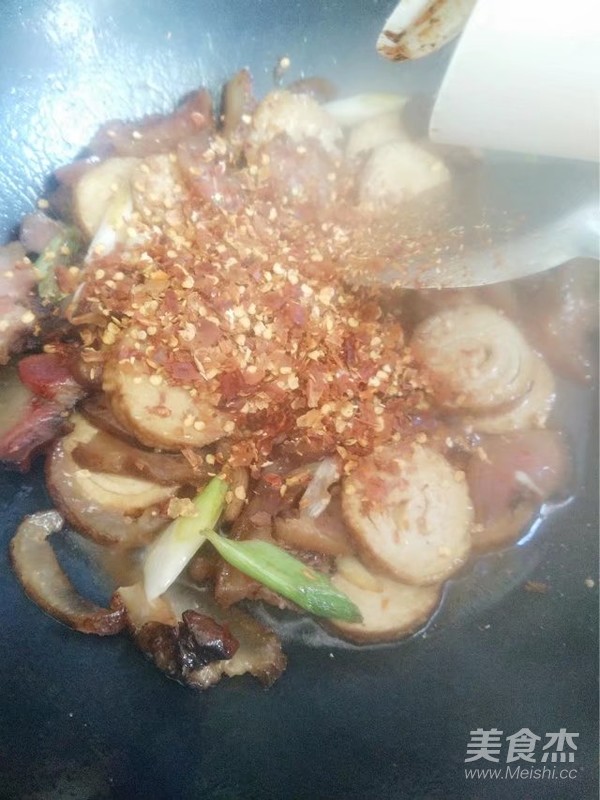 腊味烩素鸡的做法