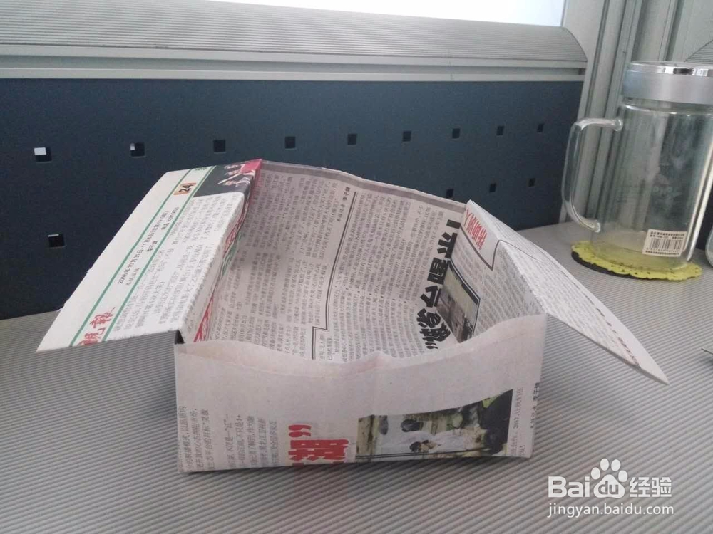 <b>巧用废旧报纸制作简易垃圾盒</b>