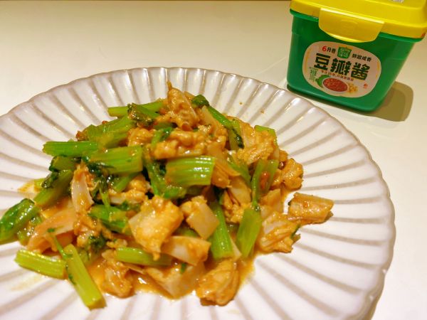 芹菜炒鸡胸软骨