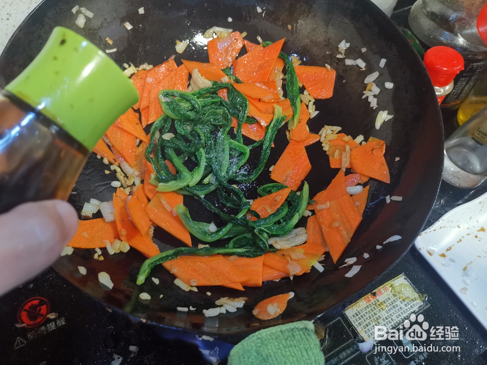 油麦菜叶炒胡萝卜的做法