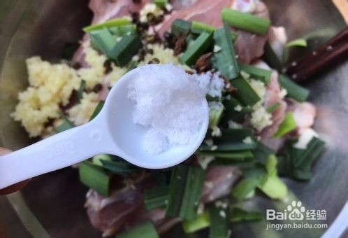 蒜香手抓骨是如何做的？家常教程烤箱版