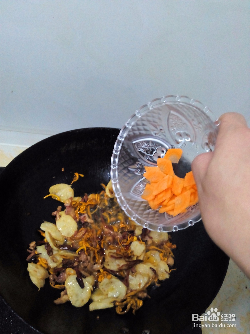 虫草鸡丝鱼丸炒面的做法