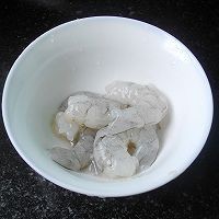 如何制作美味的虾仁蒸蛋？