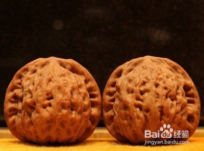 山桃核手串怎么养红