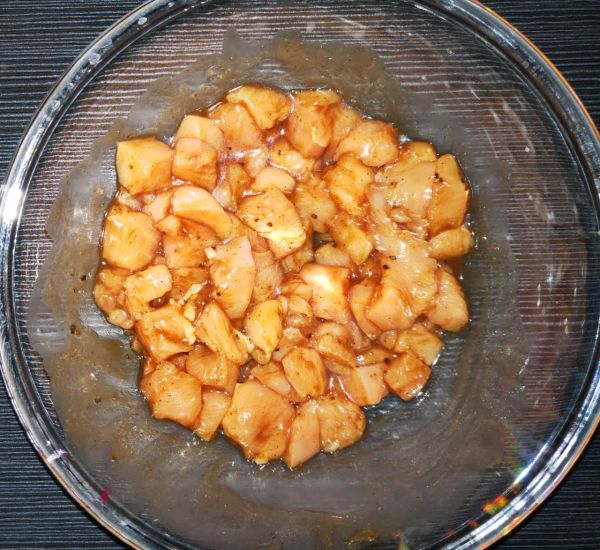 黑椒鸡胸牛油果沙拉