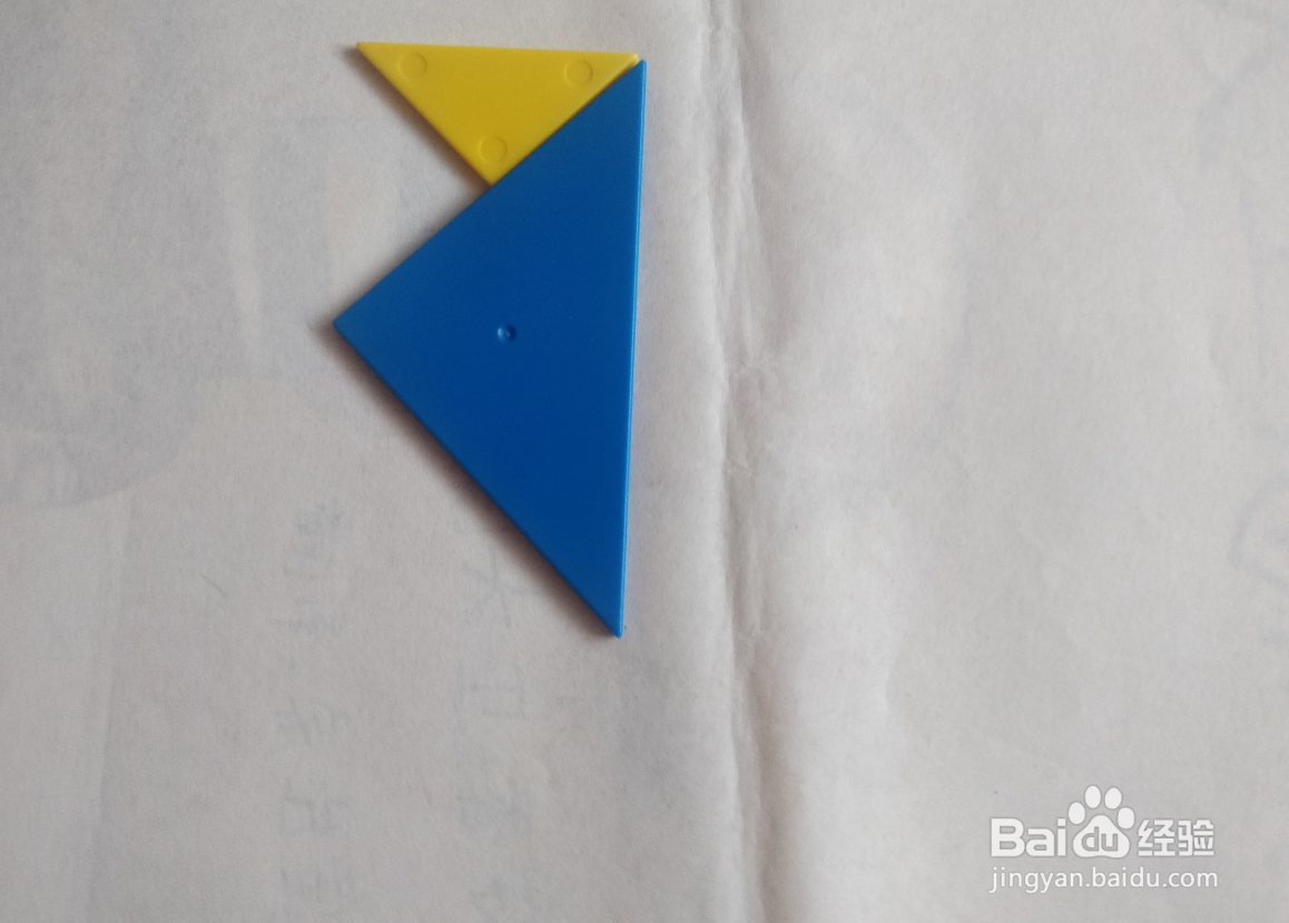 用传统七巧板怎么拼一只亲昵摇尾巴的狗?