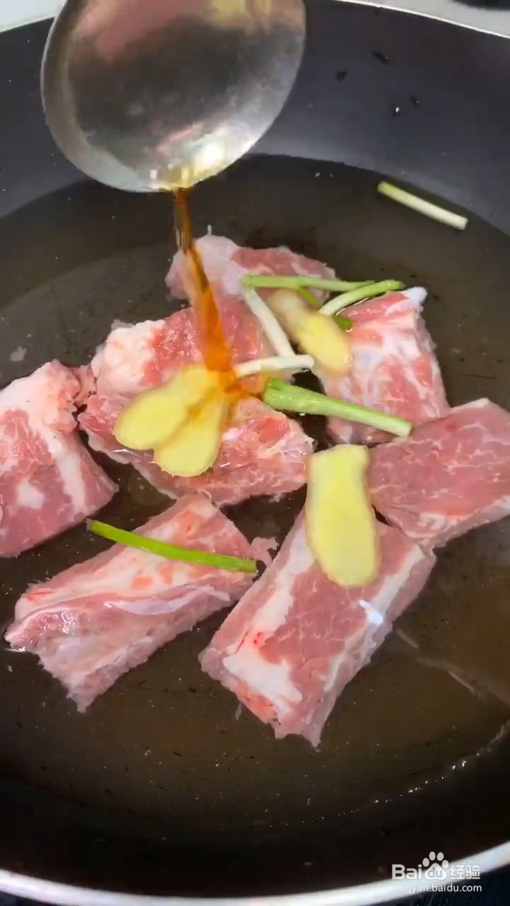 如何在家自制玉米排骨汤