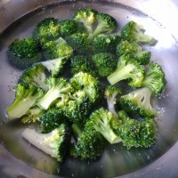 西兰花拌木耳