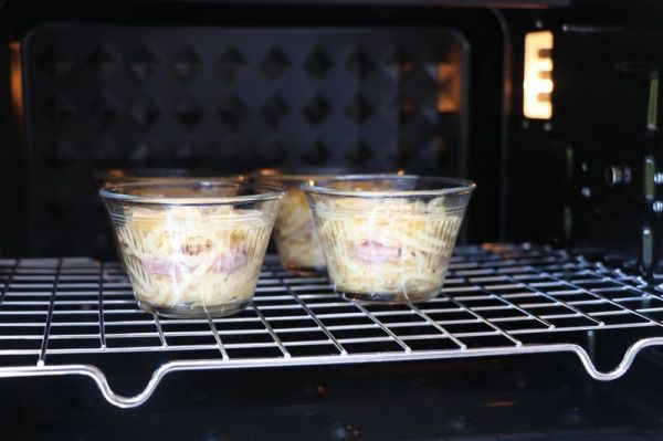 黑胡椒香肠烤土豆丝