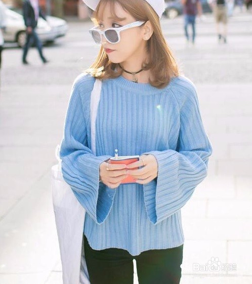 宽松版毛衣怎么搭配