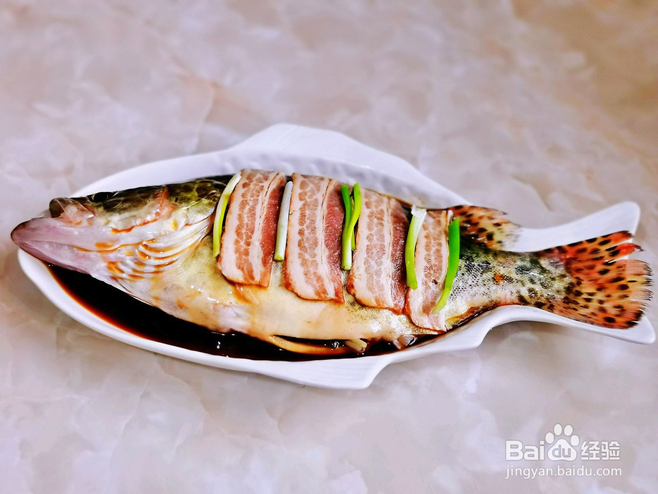 培根蒸桂鱼的做法