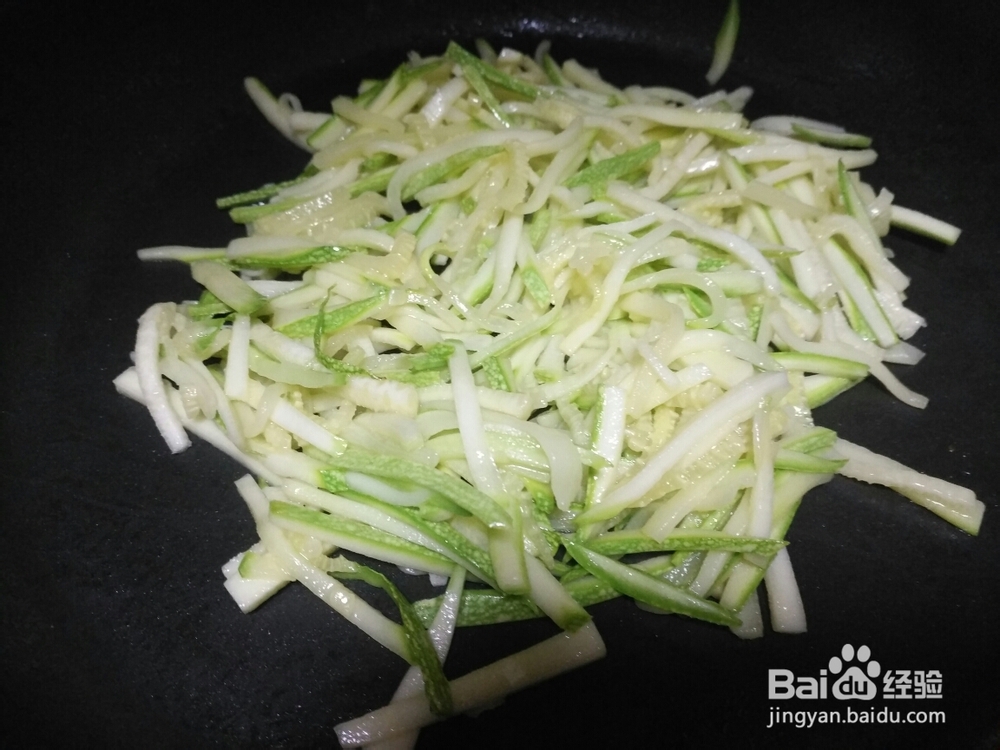 西葫芦花菇虾干烩豆腐海鲜美食教程