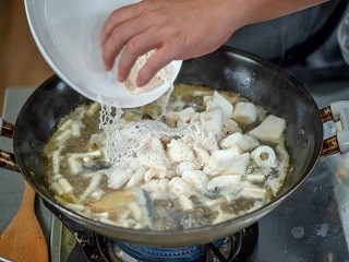 山珍海味乌鸡汤怎么做？