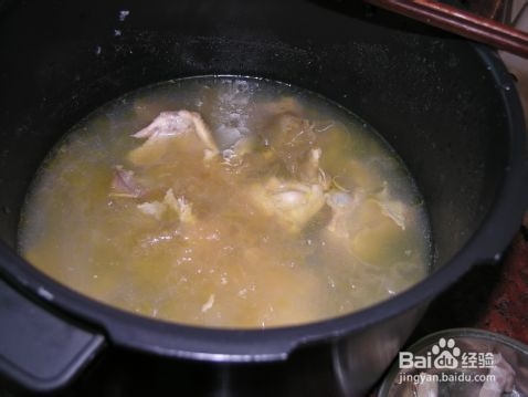 冬季进补吃什么：[1]雪耳鸡汤