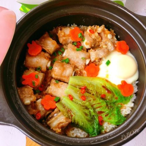 广式蒜香排骨焗煲仔饭