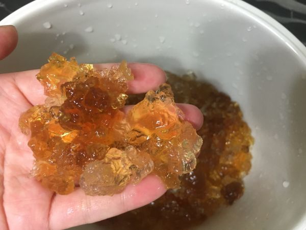 桃胶皂米红枣枸杞羹