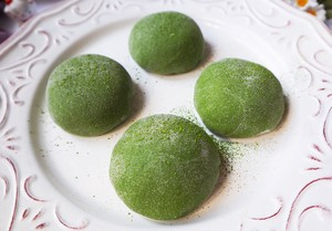 抹茶红豆雪媚娘冰激凌的做法