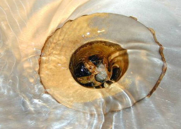 下水道卡了个塑料瓶子,怎么办