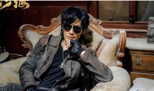 在《盗墓笔记》中，黑瞎子的眼睛究竟是怎么回事