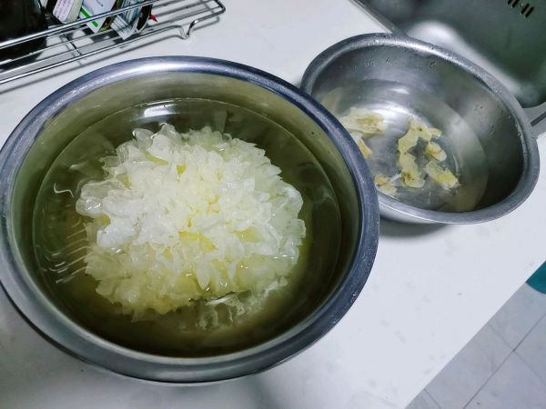 银耳莲子百合羹