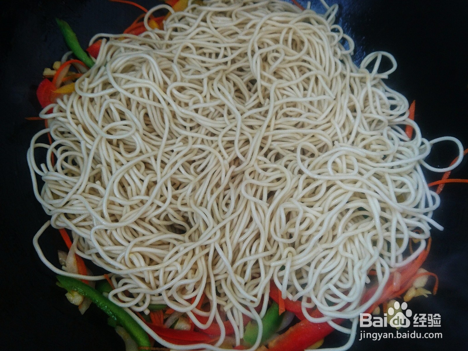 彩椒牛肉炒面的做法