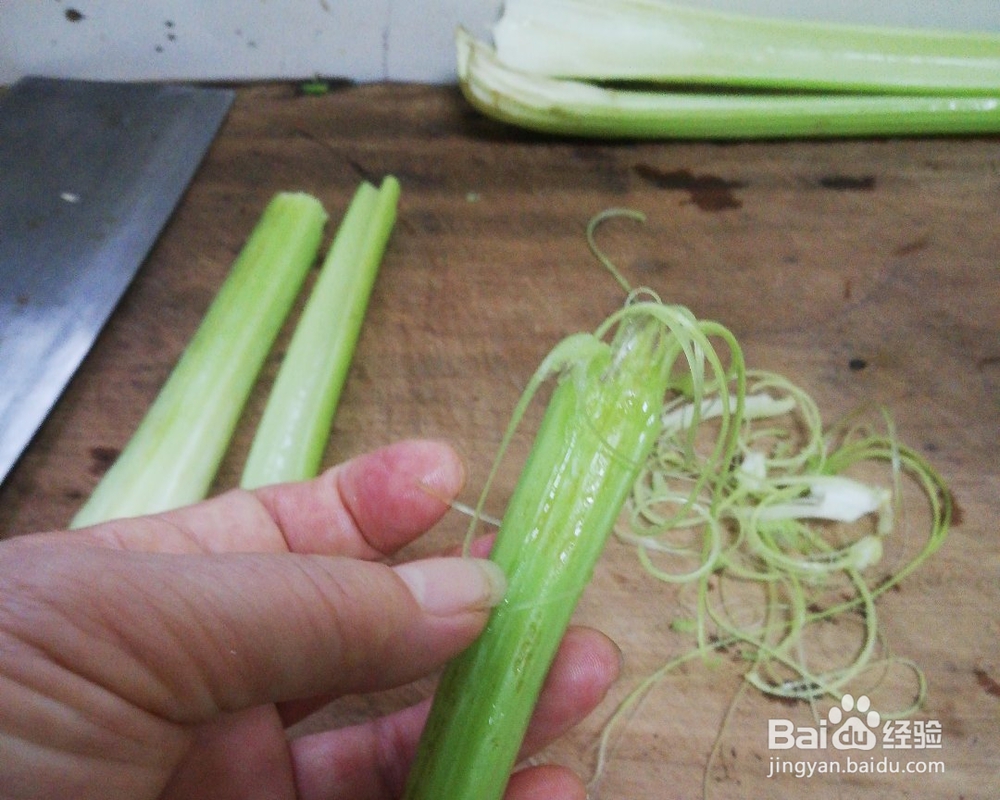 在家也能做的西芹炒腰果