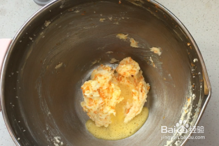 如何自制美味的香橙巧克力妙芙蛋糕？