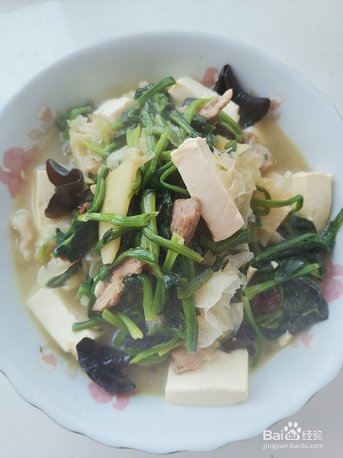 菠菜炖双耳的做法