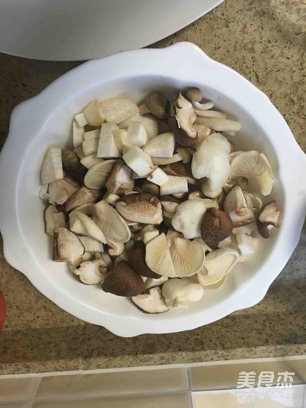 茄汁蘑菇炒面包