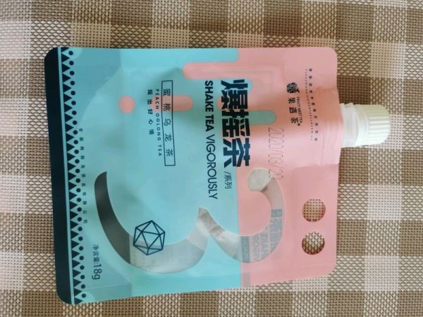 蜜桃乌龙水果茶