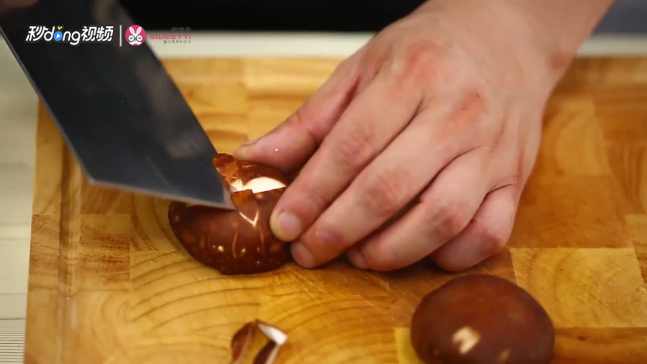 新年美食菌菇鱼头王怎样做