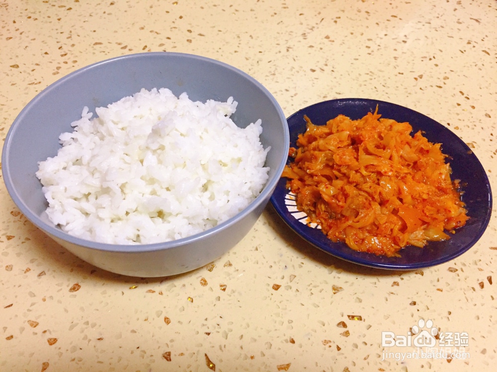 香气浓郁的辣白菜炒饭