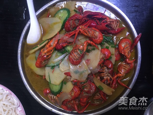 媲美餐馆 十三香小龙虾