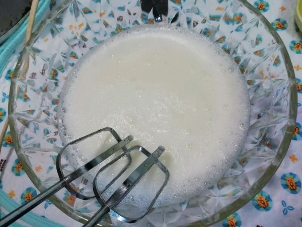 葡萄干戚风蛋糕