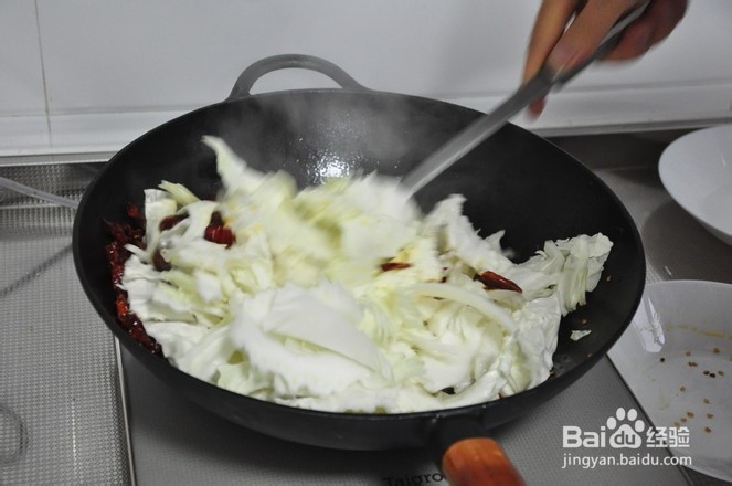 如何做酸辣白菜？