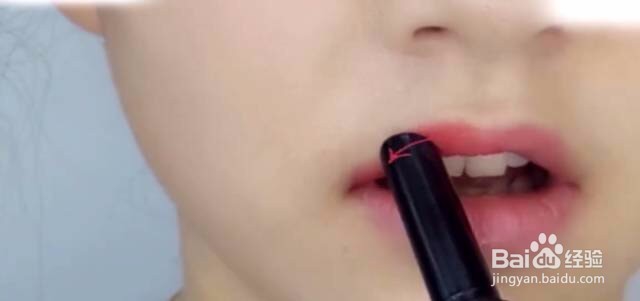 自贡玲丽彩妆教大家如何用一支口红化出八种唇妆